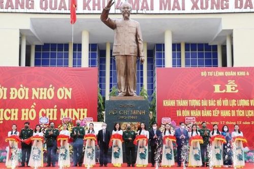 Khánh thành Tượng đài Bác Hồ với lực lượng vũ trang Quân khu 4