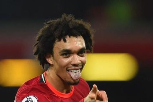 Hạ Newcastle, Liverpool chinh phục cột mốc đỉnh cao