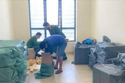 Bắt tài xế ô tô vận chuyển gần 20.000 gói thuốc lá ngoại trị giá tiền tỷ