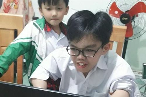 Chàng thanh niên 'sờ đến mòn cả chữ'