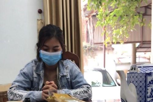 Phát hiện người phụ nữ 'ôm' nhiều bưu kiện chứa linh kiện lắp súng tự chế