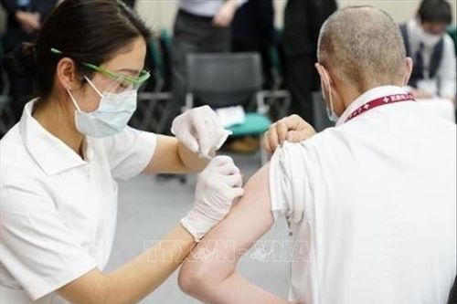 Nhật Bản rút ngắn thời gian chờ tiêm mũi vaccine tăng cường