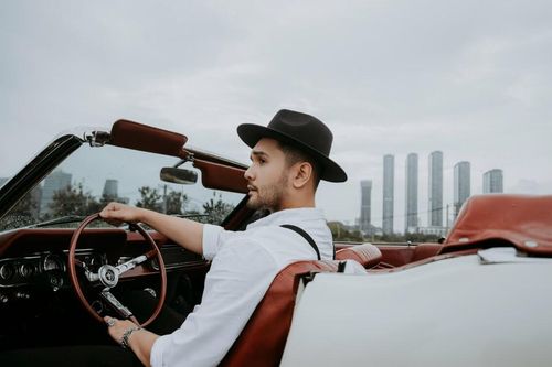 Mẫu nam lai Việt - Nga lịch lãm trong bespoke suit, điển trai như tài tử điện ảnh