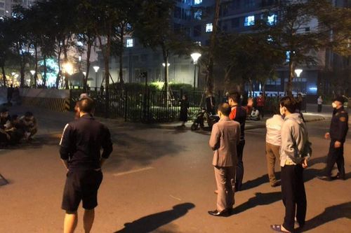 Sau tiếng động lớn, phát hiện bé trai tử vong dưới sân chung cư Goldmark City ở Hà Nội