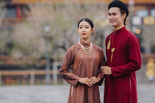 NTK Viết Bảo quảng bá áo dài Huế tại Năm Du lịch Quốc gia 2021