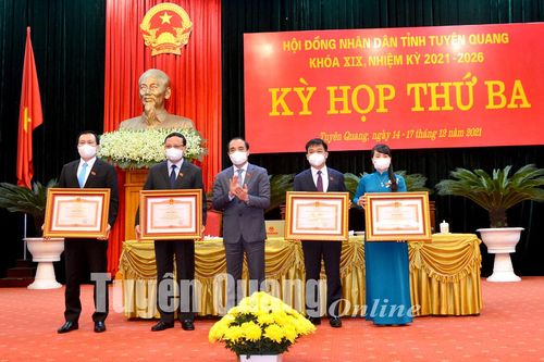 Bế mạc kỳ họp thứ ba, HĐND tỉnh khóa XIX