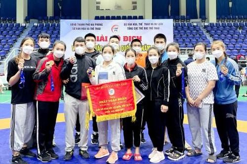 Thể thao Thể thao Vật nữ Huế gây sốc tại giải vô địch quốc gia