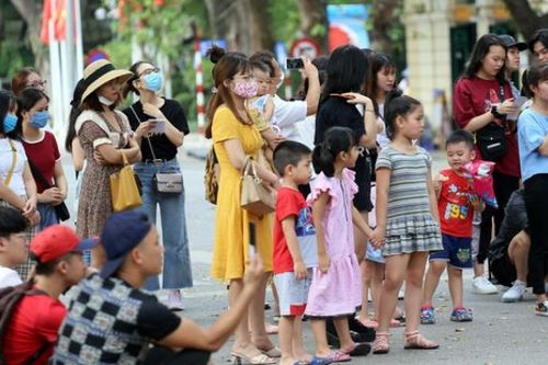Bộ Y tế kiến nghị dừng hoạt động tập trung đông người không cần thiết