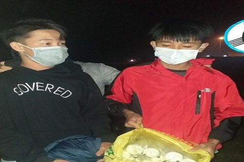 Hai học sinh Hà Tĩnh tự chế hơn 3kg pháo nổ mang đi bán