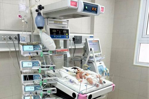 Viêm da uống thuốc nam, bé gái suy đa tạng nguy kịch