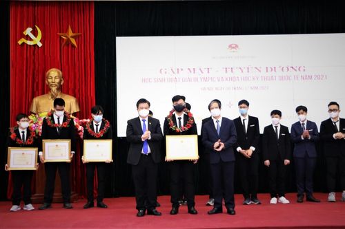 Tuyên dương học sinh đoạt giải Olympic và Khoa học kỹ thuật quốc tế năm 2021
