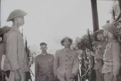 'Trùng độc chiến' giam chân địch