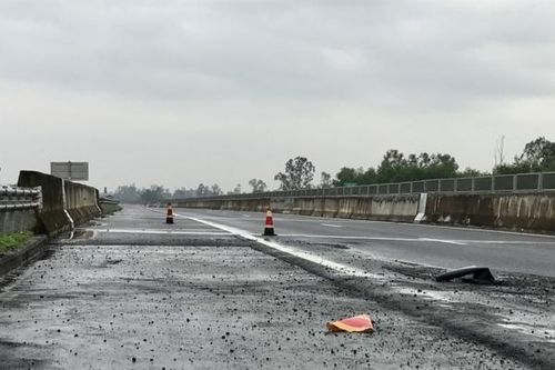 Cao tốc Đà Nẵng - Quảng Ngãi vẫn tiếp tục hư hỏng, bao giờ được sửa chữa...?
