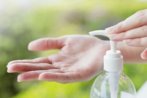Thu hồi nước rửa tay dưỡng da Aquavera vì không đáp ứng yêu cầu chất lượng