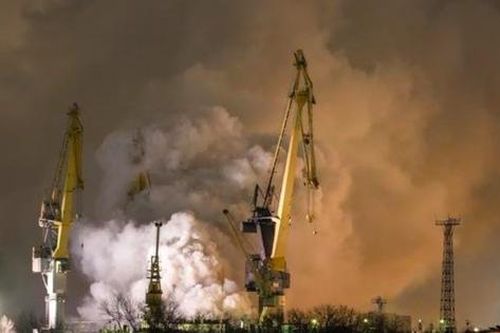 Lửa nhấn chìm chiến hạm Nga, 3 người bị thương