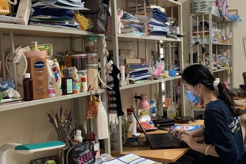 Sinh viên năm cuối được kết hợp học online và trực tiếp