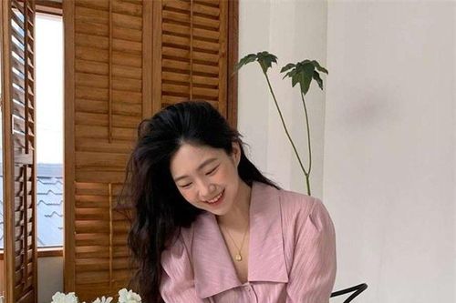 3 mẫu áo blouse chị em sành điệu không bao giờ diện vì vừa lỗi mốt vừa kém sang