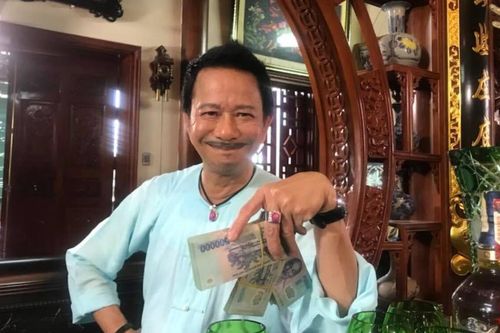 NS hài Bảo Chung đi diễn từng bị ném đá giữa trán phải khâu đến 7 mũi, rách vết thương đến 2 lần