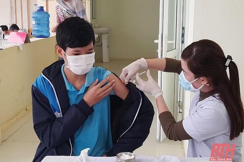Huyện Nông Cống tiêm mũi 1 vắc xin phòng COVID-19 cho học sinh THCS