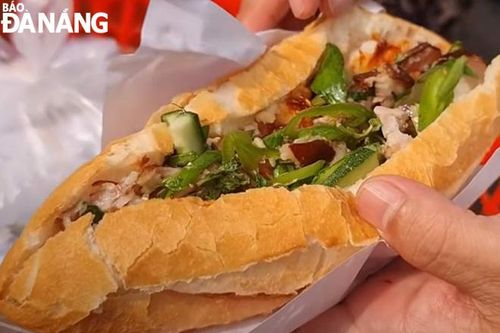Giòn rụm bánh mì heo quay