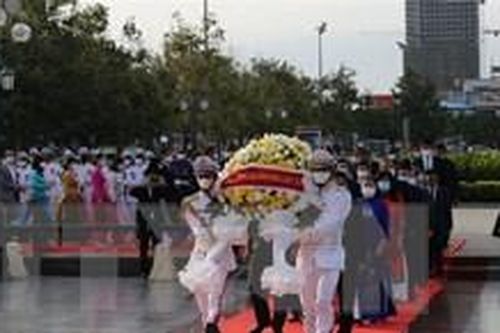 Kỷ niệm ngày thành lập quân đội nhân dân Việt Nam tại CampuchiaTin khácTrải thảm đón nhà đầu tưChung tay phòng chống HIV/AIDS trong bối cảnh dịch COVID-19
