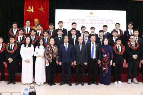 Tuyên dương học sinh đoạt giải Olympic và Khoa học kỹ thuật quốc tế năm 2021