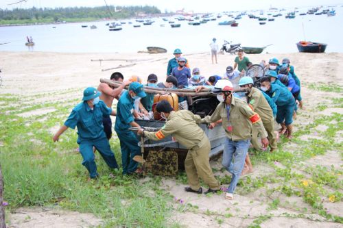 Các tỉnh miền Trung khẩn cấp sơ tán hàng nghìn dân ứng phó với bão Rai