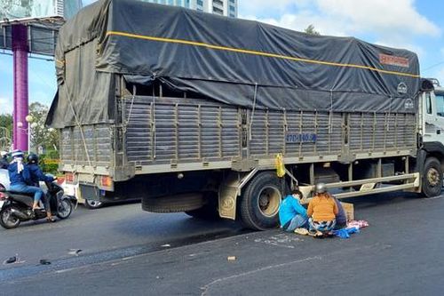 Xe máy của 3 mẹ con gặp nạn, bé trai 7 tuổi thiệt mạng thương tâm