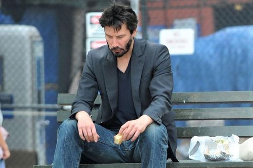 Sự thật về bức ảnh Keanu Reeves buồn bã