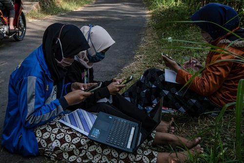 Nhiều sinh viên Indonesia trầm cảm vì học online