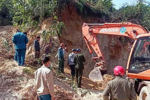 Sạt lở đất, 5 cháu bé ở Nghệ An thương vong