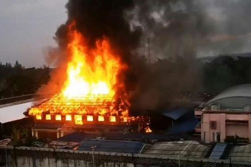 Nhà tù ở Thái Lan cháy lớn do bạo loạn vì Covid-19