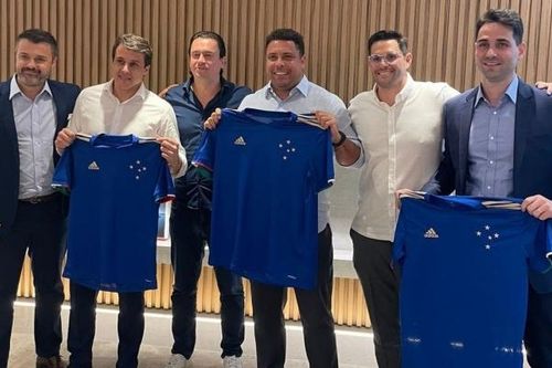Ronaldo chính thức mua lại đội bóng đã đưa tên tuổi của mình đến châu Âu