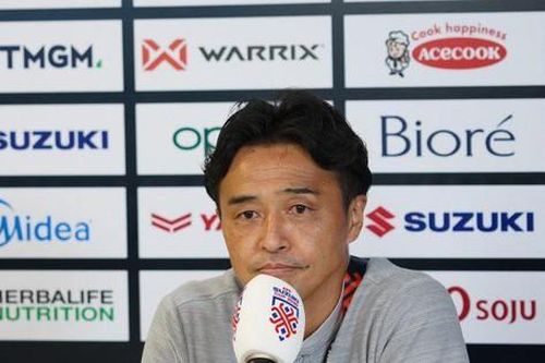 HLV Singapore bật khóc sau trận thua Thái Lan: Tôi không phải Pep Guardiola nhưng...