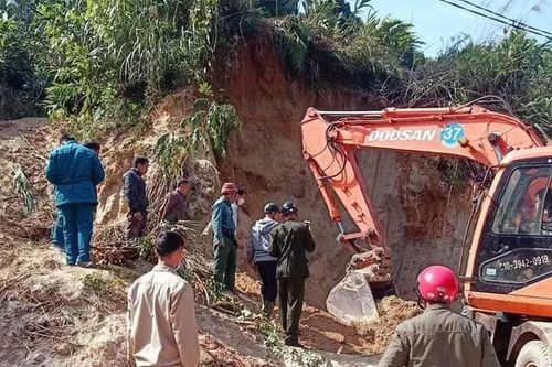Bé trai tử vong do bị vùi lấp khi chơi dưới khu vực đang đào đất