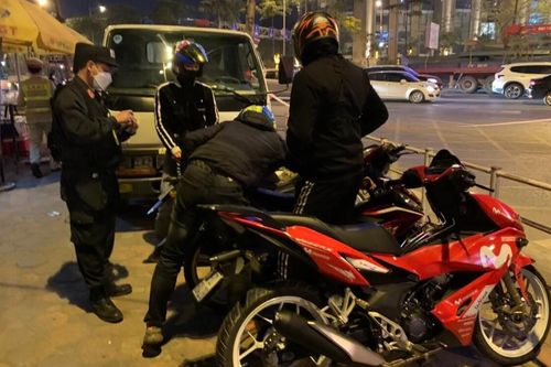 Hà Nội: Xử lý hàng chục 'dân chơi' đi phân khối lớn, lạng lách, gầm rú ga giữa phố