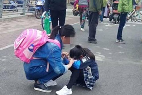 Vợ đưa con gái đi học thêm, chồng âm thầm đi theo và phát hiện bí mật động trời