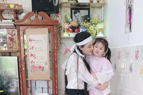 Vợ 2 cố ca sĩ Vân Quang Long nghẹn ngào: 'Anh hứa bù đắp cho Helen nhưng chưa kịp làm đã mãi rời xa con'