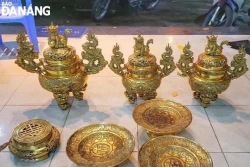 Bắt đối tượng trộm đồ thờ cúng tại một nhà thờ tộc