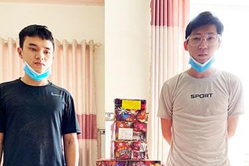 Bắt giữ 2 đối tượng tàng trữ gần 38 kg pháo nổ