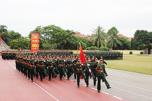 Vạch trần âm mưu xuyên tạc sự lãnh đạo của Đảng đối với quân đội
