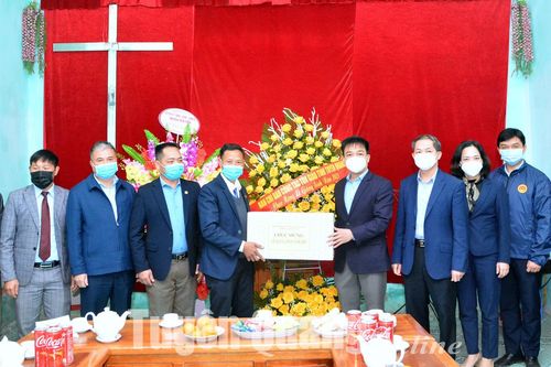 Lãnh đạo tỉnh và huyện Yên Sơn chúc mừng Lễ Giáng sinh