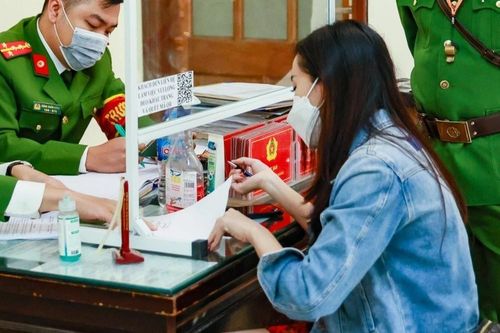 Chụp ảnh check-in khi không đeo khẩu trang, cô gái bị phạt 2 triệu
