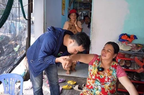 Kỳ lạ: Người phụ nữ tỏa ra hương thơm như nước hoa