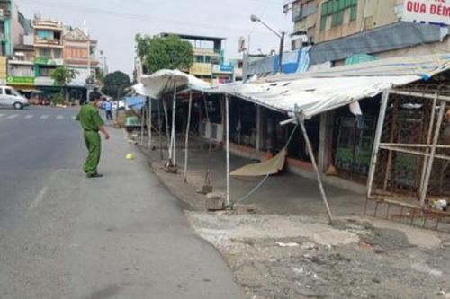 Phát hiện người đàn ông tử vong trước cổng Bến xe miền Tây