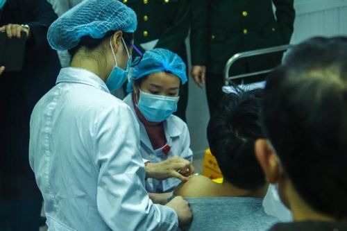'Mở mù' để tiêm vắc xin COVID-19 cho tình nguyện viên thử nghiệm Nanocovax