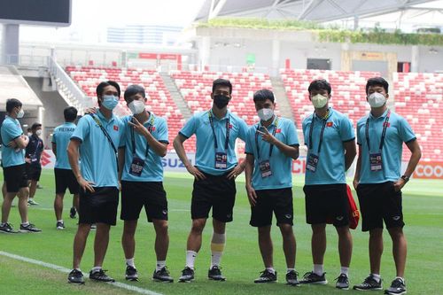 Tuyển Việt Nam 'dạo chơi' trước trận gặp Thái Lan