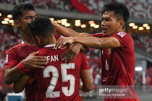 Hủy diệt Malaysia, Indonesia giành ngôi nhất bảng B