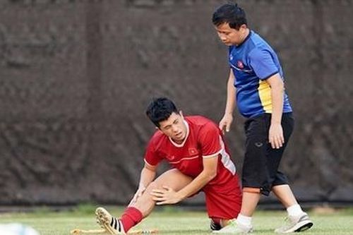 Đình Trọng lại dính chấn thương, khó dự trận gặp Thái Lan