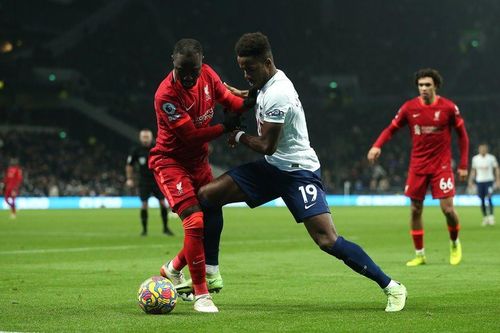 Kane - Son giúp Tottenham thoát thua Liverpool